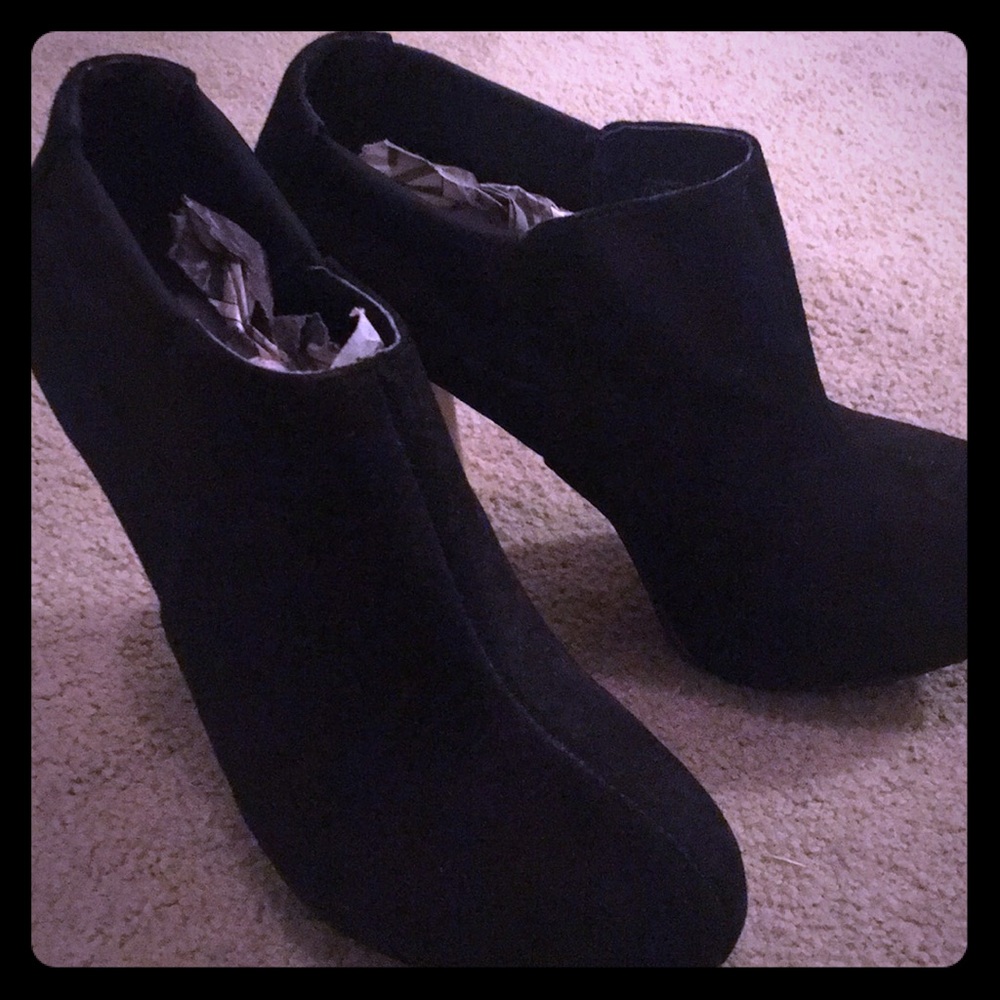 Adorable spiked black heels
